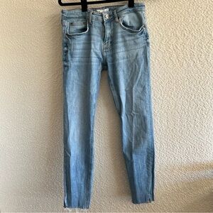 Zara Women’s Skinny Blue Stretch Raw Hem Jeans Size‎ 8